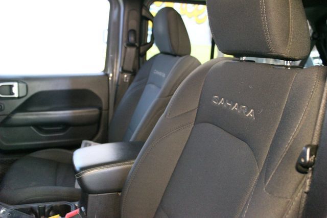 Used 2019 Jeep Wrangler Unlimited Sahara w/ Dual Top Group AWD/4WD image 13