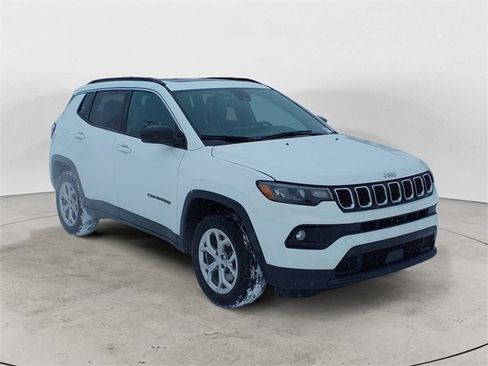 Used 2024 Jeep Compass Latitude w/ Sun and Sound Group image 7