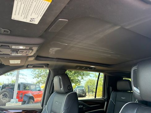 Used 2022 Cadillac Escalade ESV Premium Luxury AWD/4WD image 30