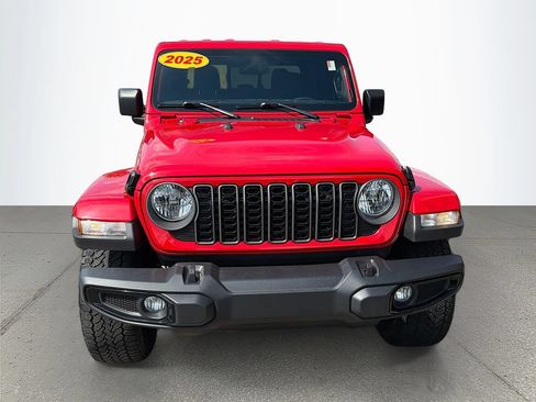 Used 2025 Jeep Gladiator Sport AWD/4WD image 9