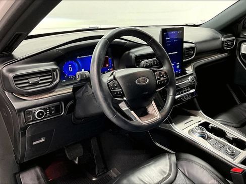 Used 2023 Ford Explorer Platinum w/ Technology Package AWD/4WD image 16