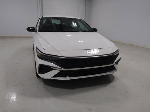 Used 2025 Hyundai Elantra Sport image 14