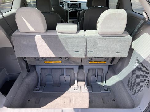 Used 2011 Toyota Sienna FWD image 28