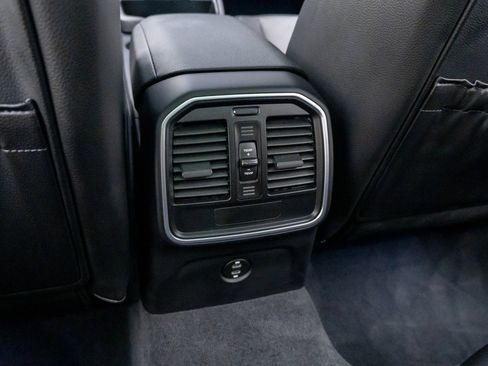 Certified 2026 Porsche Macan AWD/4WD image 19