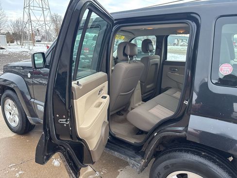 Used 2010 Jeep Liberty Sport image 15