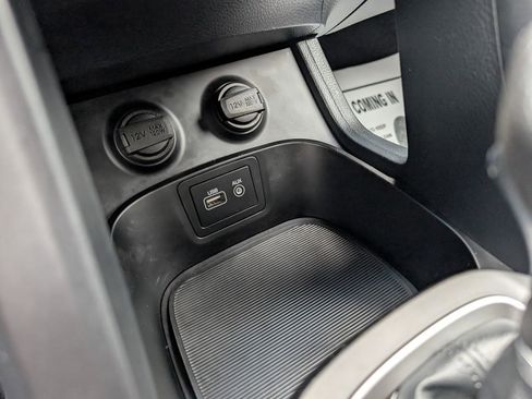 Used 2017 Hyundai Santa Fe SE image 31