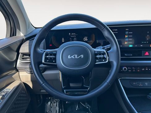 Used 2025 Kia Carnival FWD image 14