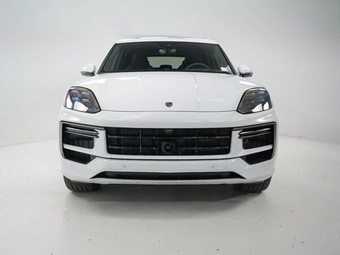 Certified 2025 Porsche Cayenne Turbo image 7