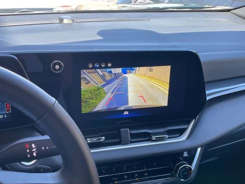 Used 2025 Chevrolet Equinox LT image 23