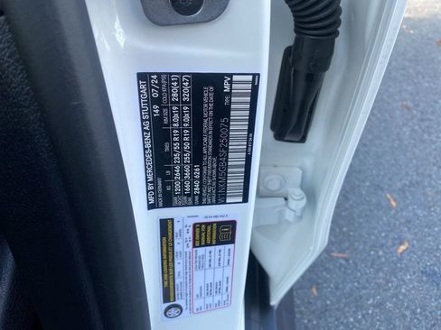 Used 2025 Mercedes-Benz GLC 350e 4MATIC image 30