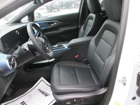 Used 2025 Chevrolet Equinox EV LT w/ Convenience Package image 13