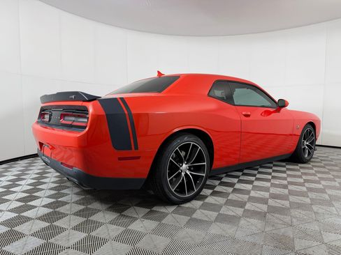 Used 2016 Dodge Challenger R/T Scat Pack RWD image 9