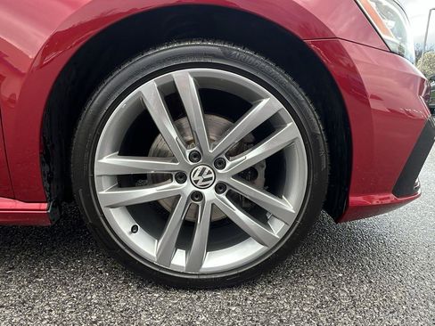 Used 2017 Volkswagen Passat 1.8T R-Line w/ R-Line Lighting Package image 11