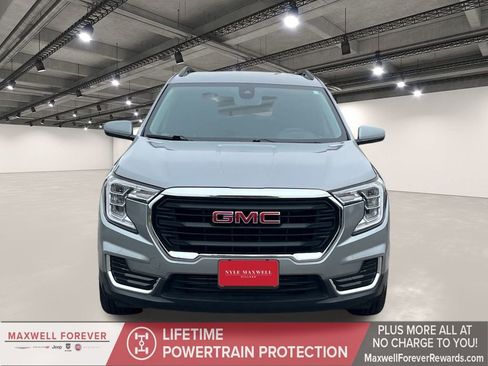 Used 2024 GMC Terrain SLE w/ Driver Convenience Package image 18