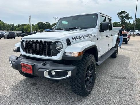 Certified 2025 Jeep Gladiator Sport AWD/4WD image 3