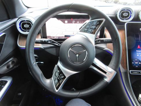 Used 2023 Mercedes-Benz GLC 300 4MATIC image 34