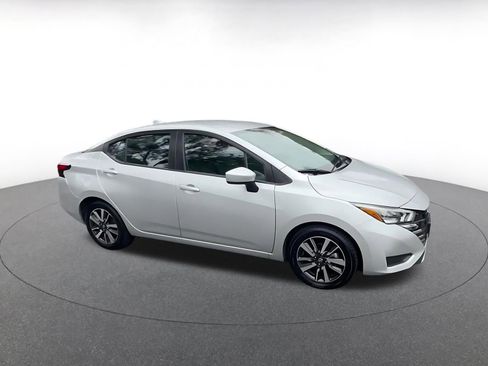 Used 2025 Nissan Versa SV FWD image 2