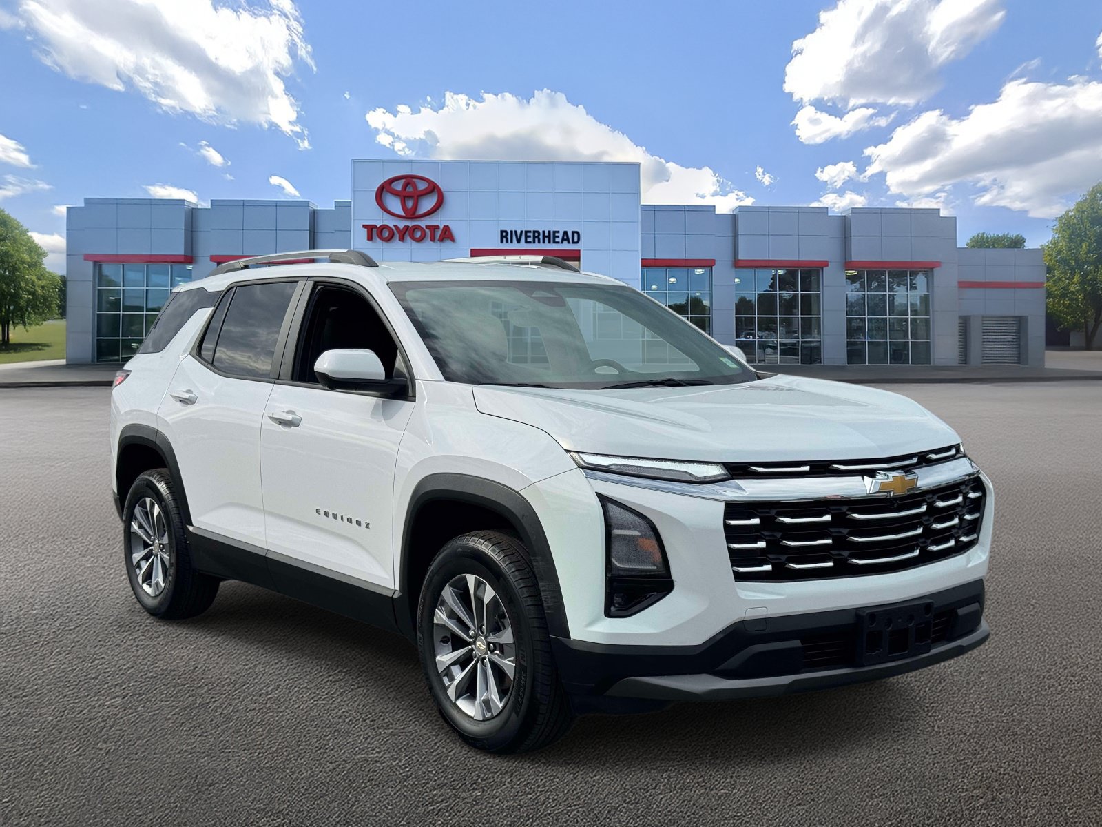Used 2025 Chevrolet Equinox LT w/ Convenience Package II AWD/4WD image 2