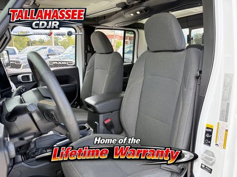 Used 2025 Jeep Gladiator Sport AWD/4WD image 13
