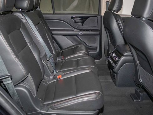 Used 2023 Lincoln Aviator 2WD image 15