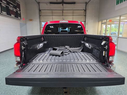 Used 2021 Toyota Tacoma SR5 AWD/4WD image 21