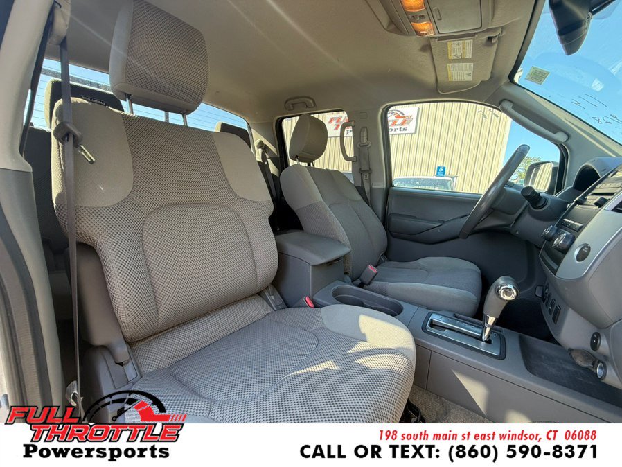Used 2011 Nissan Frontier SV w/ SV Premium Utility Pkg AWD/4WD image 13