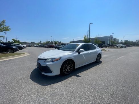Used 2023 Toyota Camry XLE FWD image 14