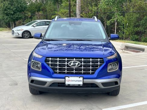 Certified 2025 Hyundai Venue SEL FWD image 2