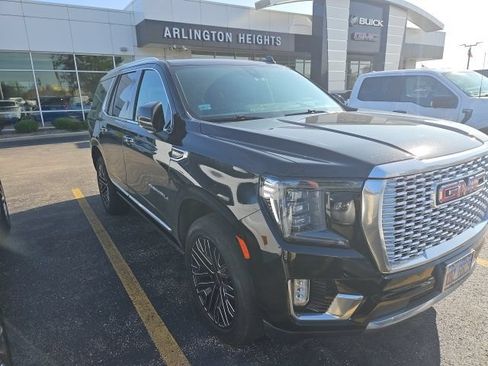 Used 2021 GMC Yukon Denali w/ Denali Premium Package AWD/4WD image 3