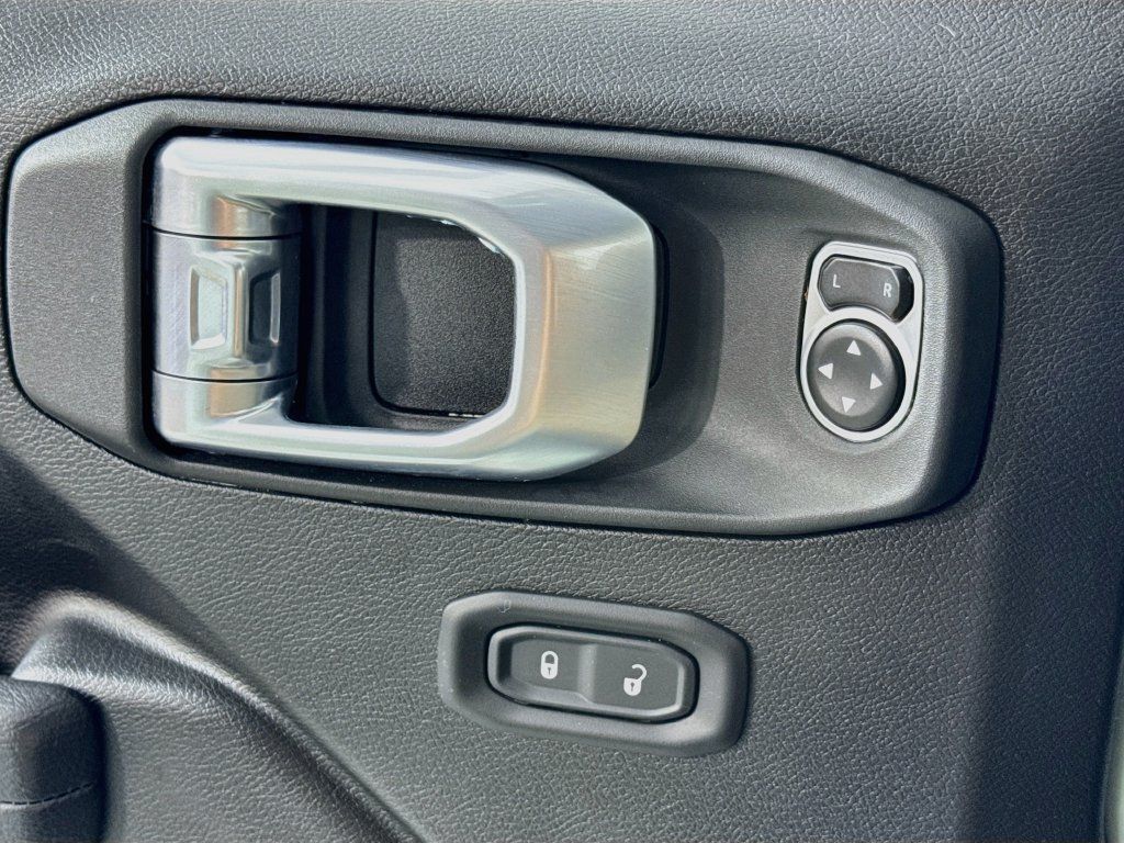 Used 2024 Jeep Wrangler Unlimited AWD/4WD image 19