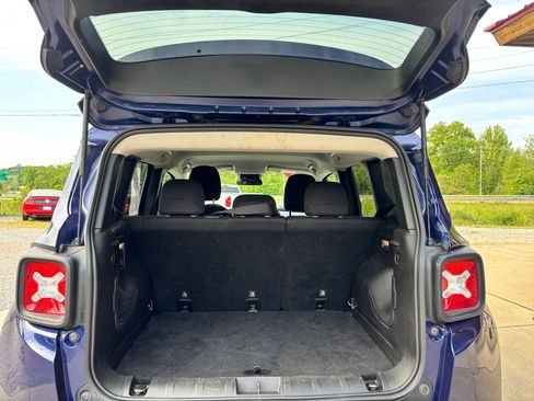 Used 2016 Jeep Renegade Latitude AWD/4WD image 8