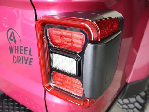 Used 2024 Jeep Gladiator Sport image 32