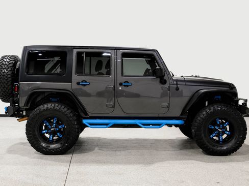 Used 2016 Jeep Wrangler Unlimited Rubicon AWD/4WD image 5