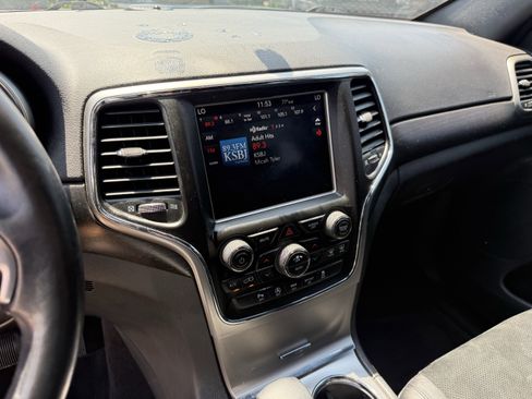 Used 2018 Jeep Grand Cherokee Altitude RWD image 19