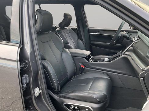 Certified 2024 Jeep Grand Cherokee L Overland w/ Luxury Tech Group IV image 25