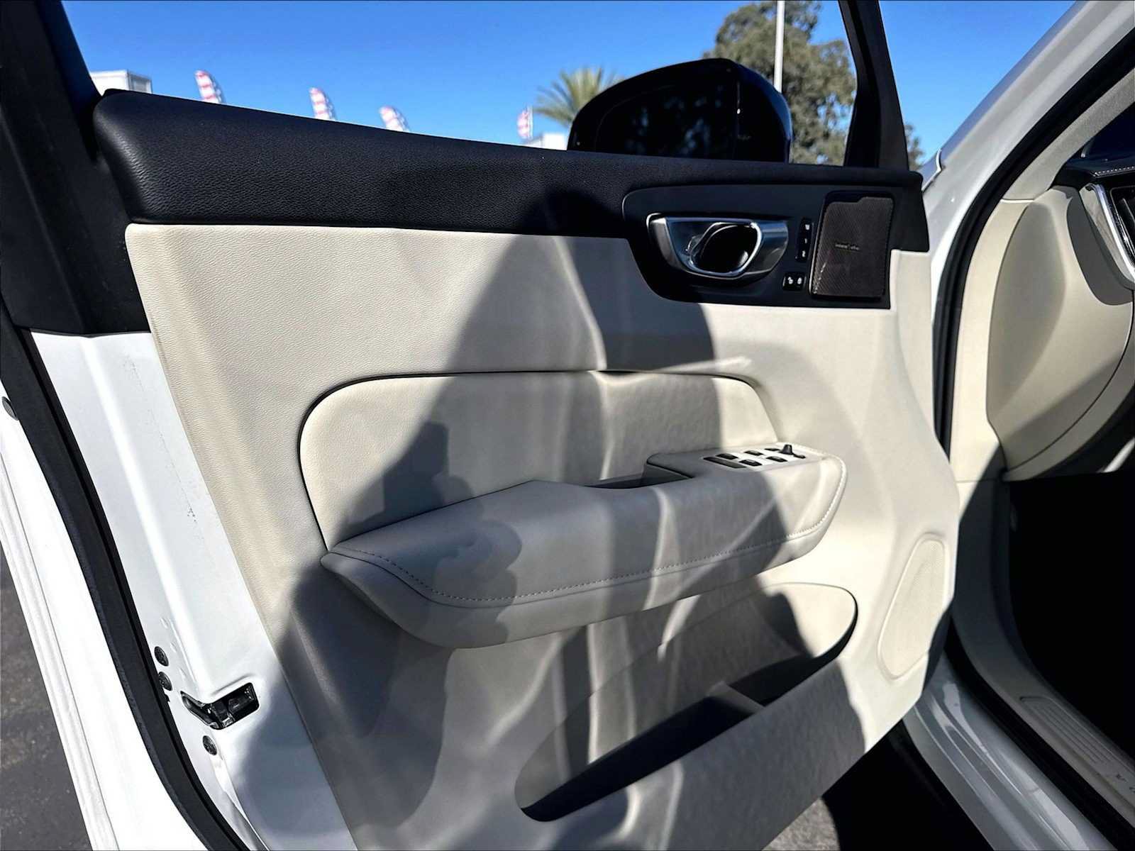 Used 2025 Volvo XC60 T8 Ultra w/ Climate Package AWD/4WD image 25