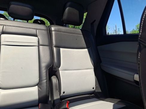Used 2022 Ford Explorer XLT w/ Equipment Group 202A AWD/4WD image 23