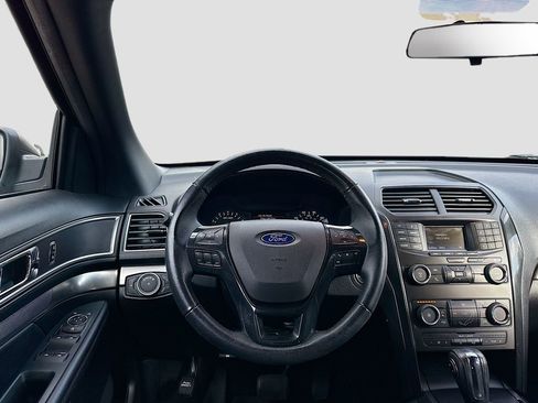 Used 2018 Ford Explorer XLT image 22