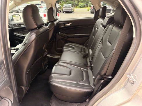 Used 2022 Ford Edge Titanium AWD/4WD image 12