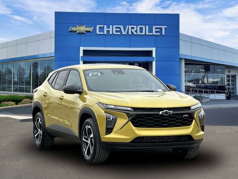 Certified 2024 Chevrolet Trax RS w/ Sunroof Package image 6