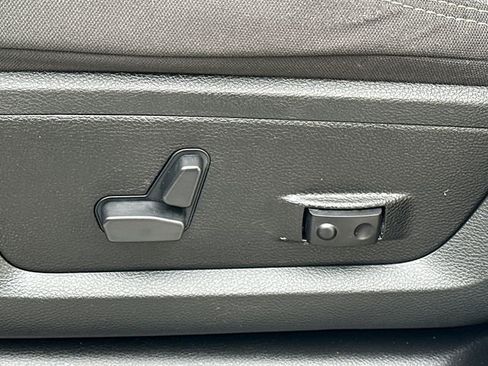 Used 2024 RAM 2500 Big Horn w/ Sport Appearance Package image 38