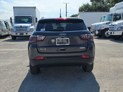 Used 2024 Jeep Compass Latitude AWD/4WD image 6