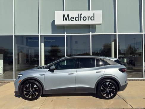 Used 2022 Volkswagen ID.4 Pro image 7