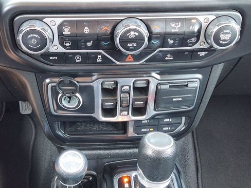 Used 2023 Jeep Wrangler Unlimited Sahara w/ Cold Weather Group AWD/4WD image 20
