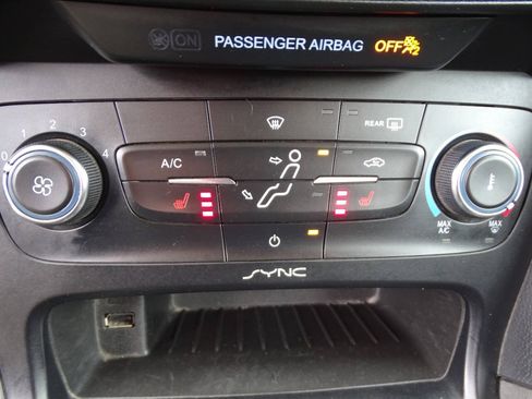 Used 2016 Ford Focus SE w/ Appearance Package w/ Equipment Group 201A FWD image 23