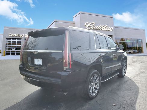 Used 2019 Cadillac Escalade Premium Luxury image 3