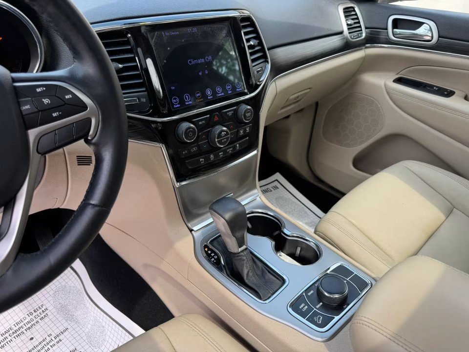 Used 2019 Jeep Grand Cherokee Limited AWD/4WD image 24
