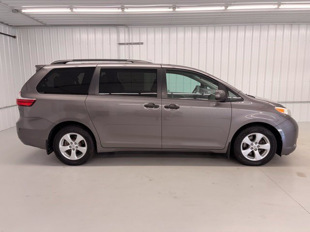 Used 2017 Toyota Sienna L FWD image 6