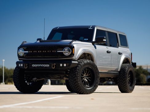 Used 2022 Ford Bronco Wildtrak image 1