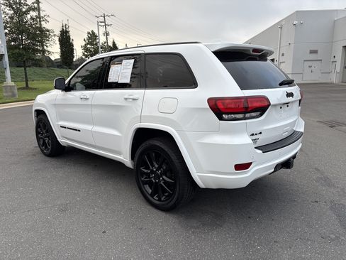 Used 2022 Jeep Grand Cherokee Laredo X AWD/4WD image 7